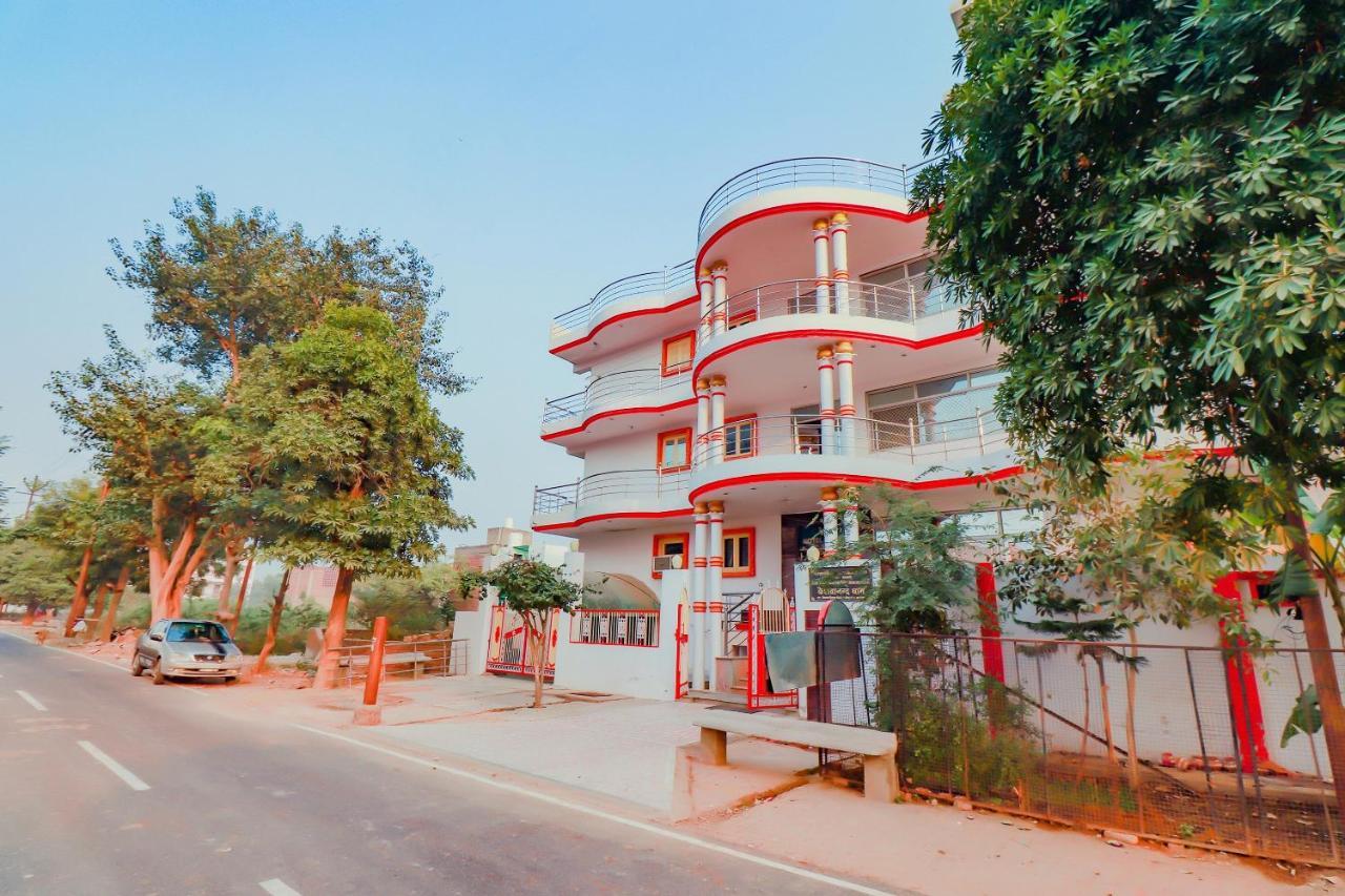 Oyo 67215 Shri Hari Radha Palace Vrindāvan Exterior foto